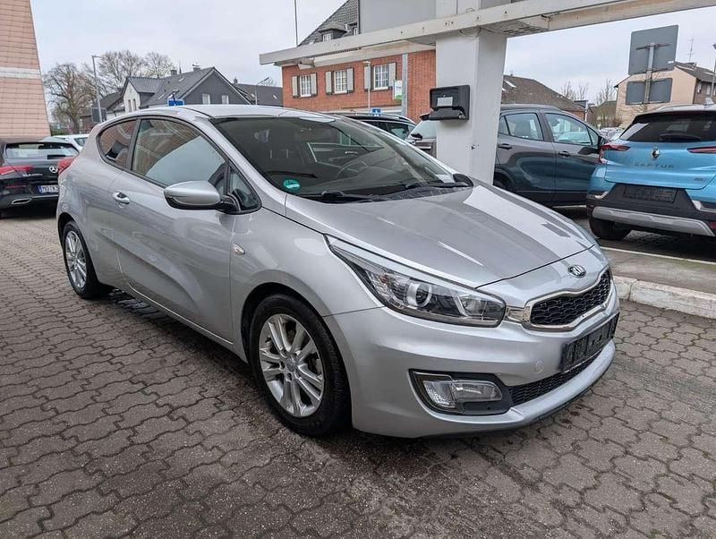 Gebraucht Kia Ceed Edition 7 135 PS (99 kW) 2013 (9s) kirunasilber met. Kleinwagen
