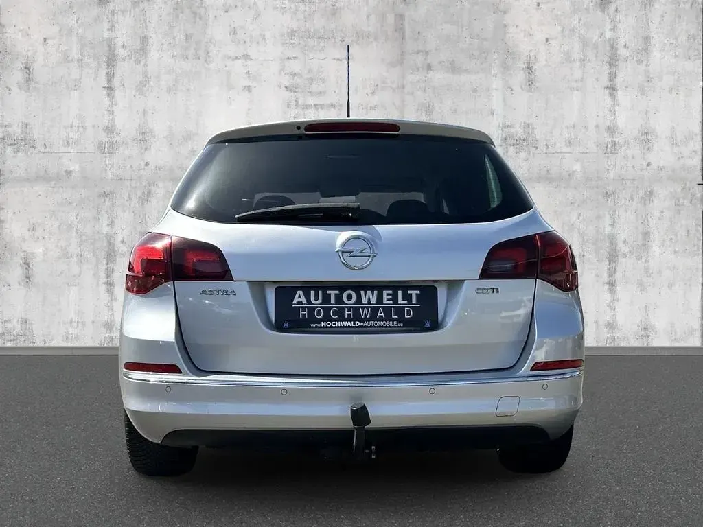 Używany Opel Astra 131 KM (96 kW) 2013 Srebrny Kombi