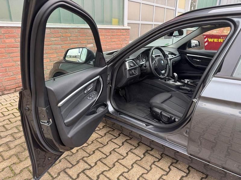 Gebraucht BMW 330 Sport Line 252 PS (185 kW) 2018 Grau Kombi