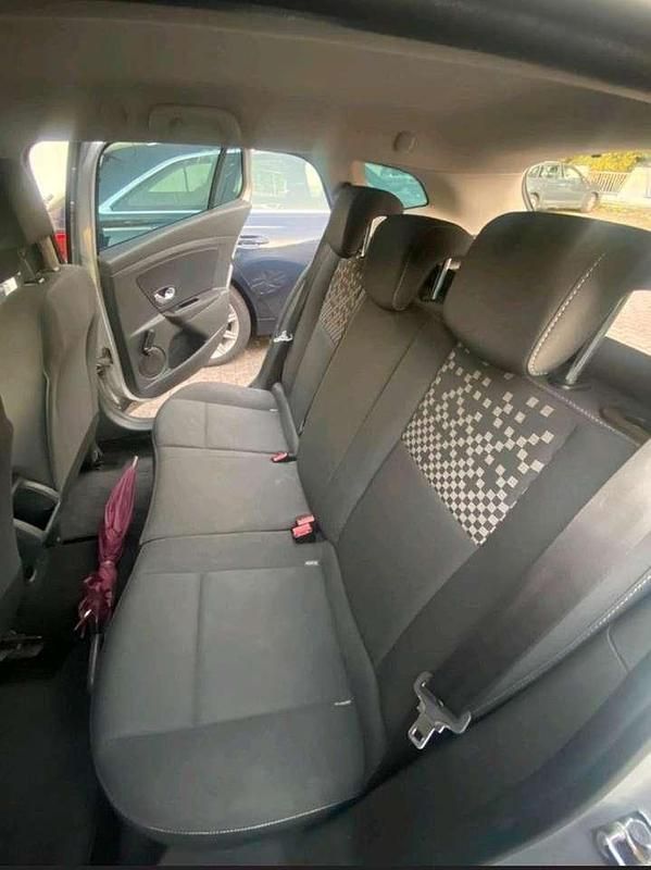 Gebraucht Renault Mégane GrandTour 110 PS (80 kW) 2013 Silber Kombi