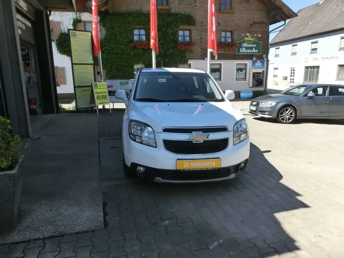 Gebraucht Chevrolet Orlando LT 163 PS (119 kW) 2012 Schneeweiss/summitwhite/arctic Van / Kleinbus