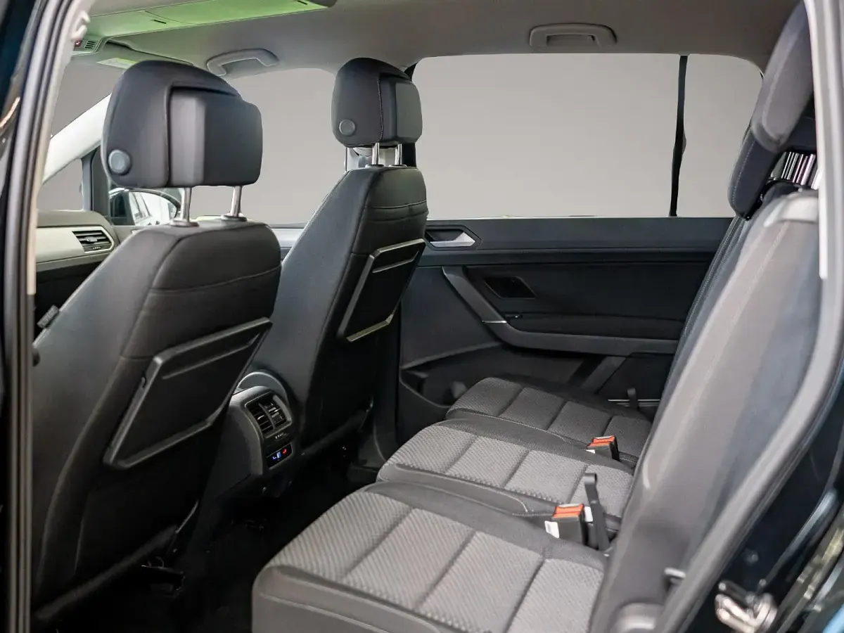 Gebraucht VW Touran 150 PS (110 kW) 2026 Manufacturer Van / Kleinbus