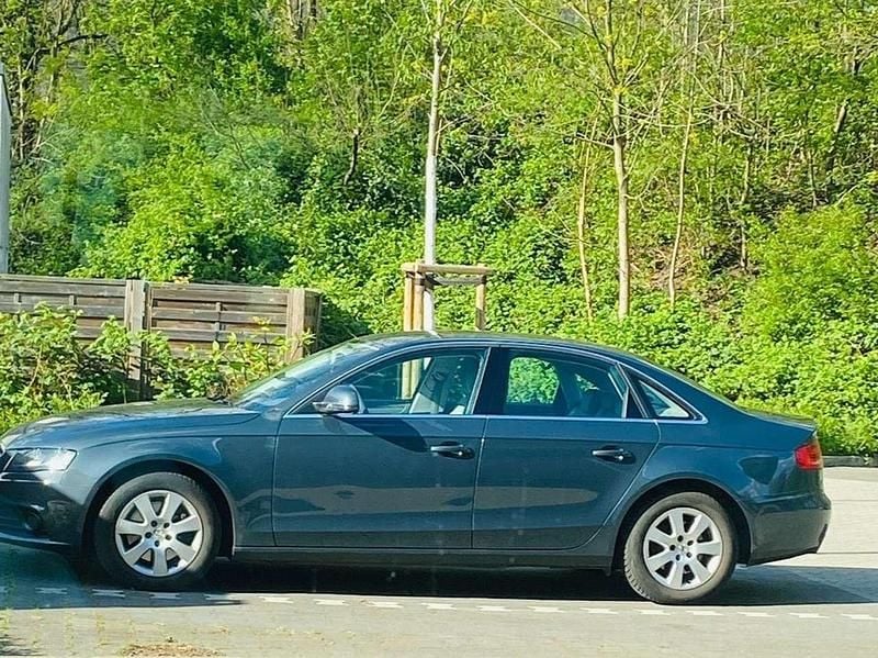 Grau Gebraucht 2008 Audi A4 Ambiente Limousine | 5.900 € (Guter Preis) - Bild 1/4