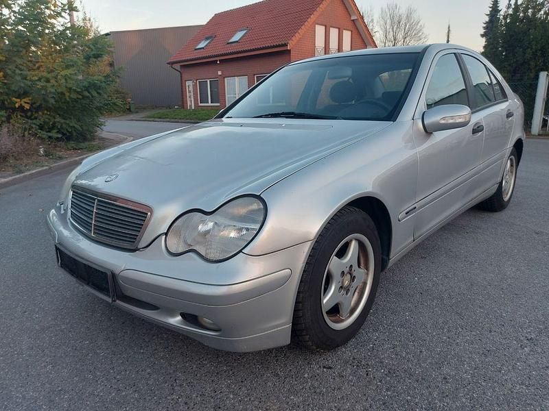 Grau Gebraucht 2002 Mercedes C180 Classic Limousine | 1.250 € (Superpreis) - Bild 1/4
