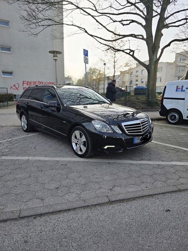 Gebraucht Mercedes E300 Avantgarde 231 PS (169 kW) 2010 Schwarz Limousine