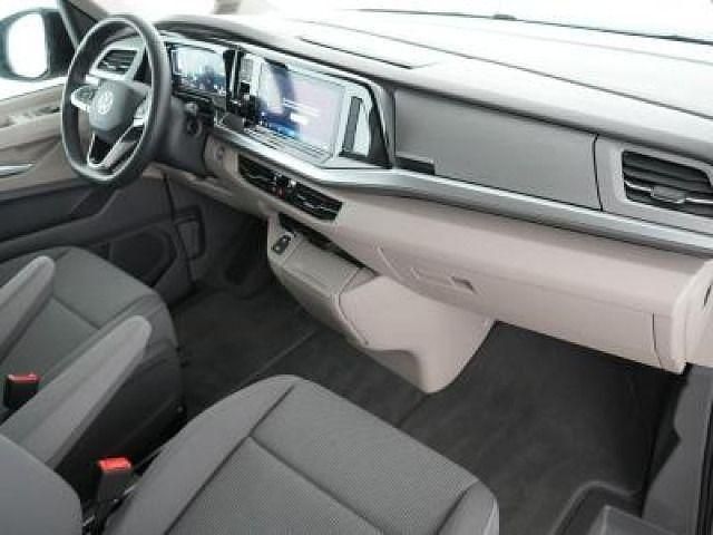 Gebraucht VW Multivan Life 150 PS (110 kW) 2025 Pure grey/deep black perleffek Van