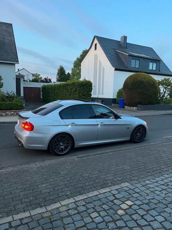 Silber Gebraucht 2011 BMW 335 M Sport Limousine | 15.600 € (Fairer Preis) - Bild 1/4