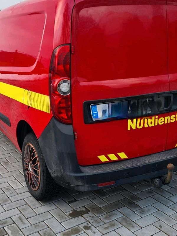 Gebraucht Fiat Doblò 60 PS (44 kW) 2012 Rot Van / Kleinbus