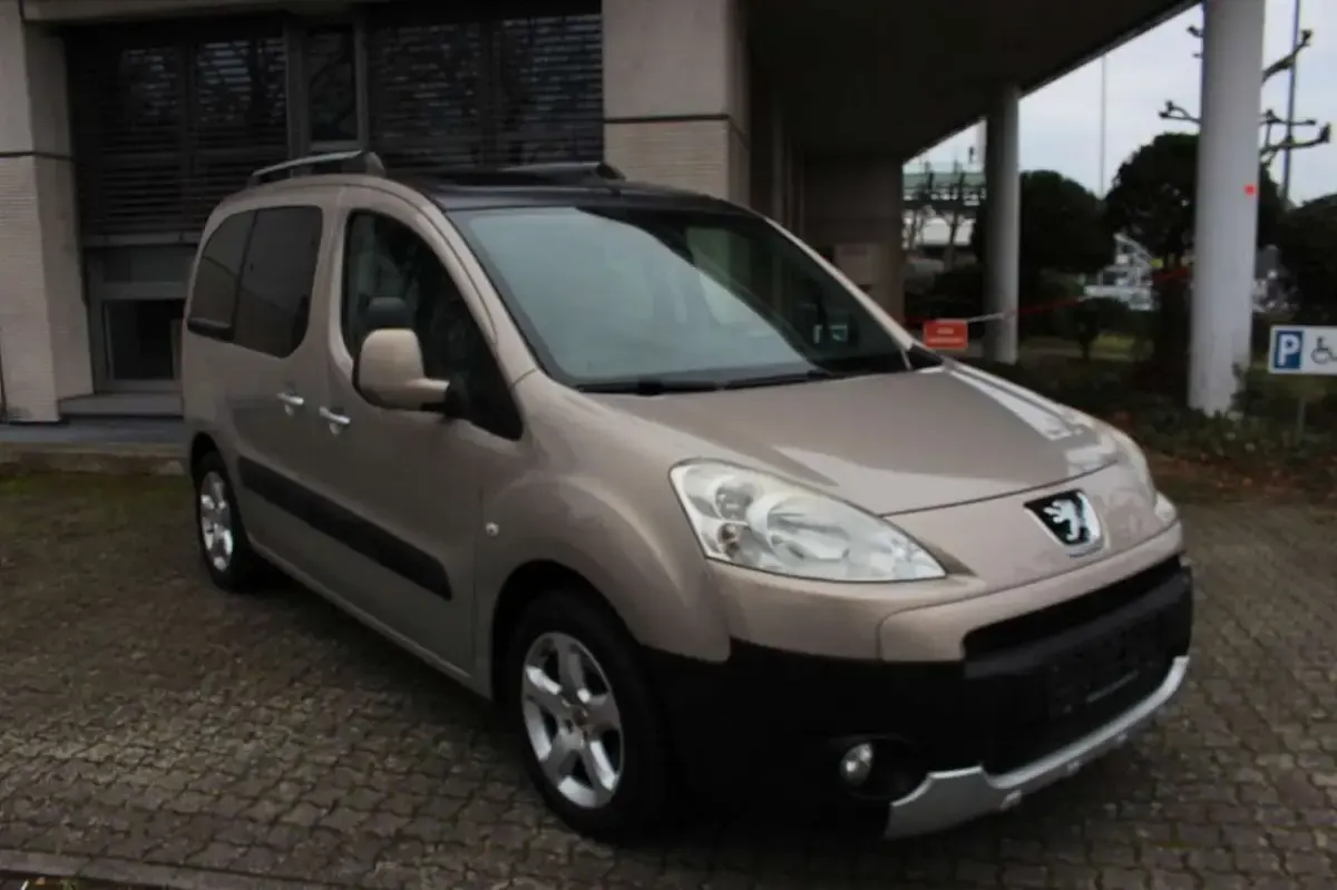 Gebraucht Peugeot Partner Tepee Family 109 PS (80 kW) 2010 Farbe sandbeige/metalliclack Van / Kleinbus
