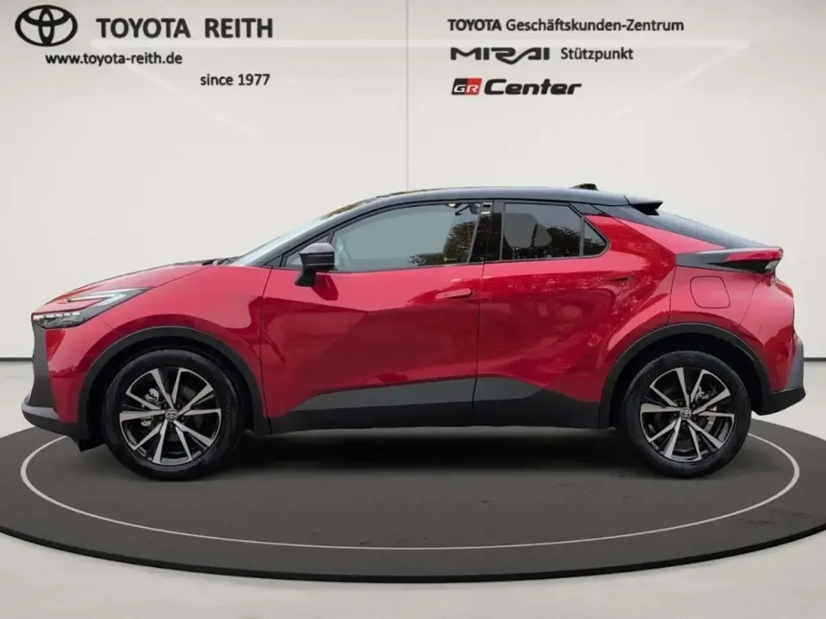 Gebraucht Toyota C-HR 140 PS (102 kW) 2025 Emotional red 2 (3u5)/ black ( SUV
