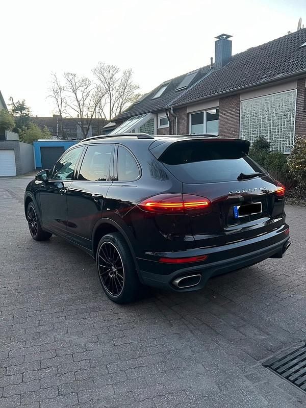 Second-hand Porsche Cayenne 270 CP (198 kW) 2016 Negru SUV