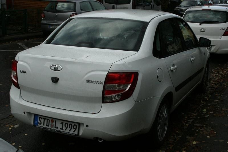 Gebraucht Lada Granta 72 PS (52 kW) 2016 Weiß Limousine