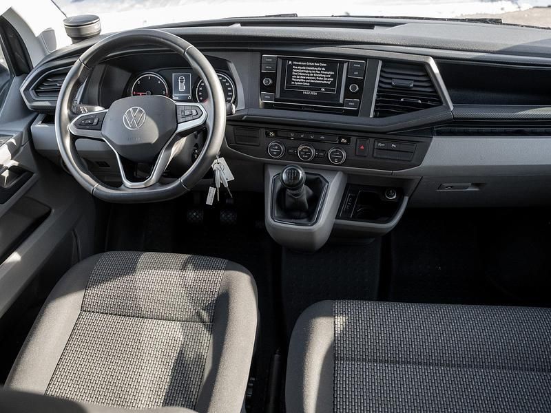 Gebraucht VW Caravelle Trendline 110 PS (80 kW) 2024 Grau Van / Kleinbus