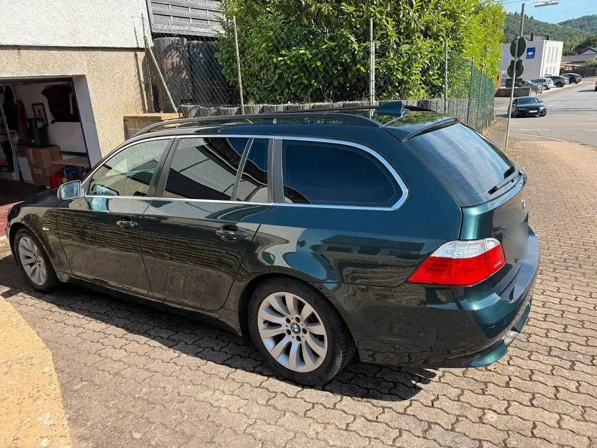 Gebraucht BMW 525 197 PS (144 kW) 2009 Grün Kombi
