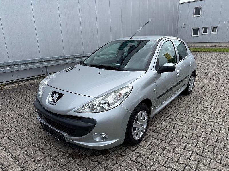 Silber Gebraucht 2011 Peugeot 206+ Kleinwagen | 3.450 € (Fairer Preis) - Bild 1/4