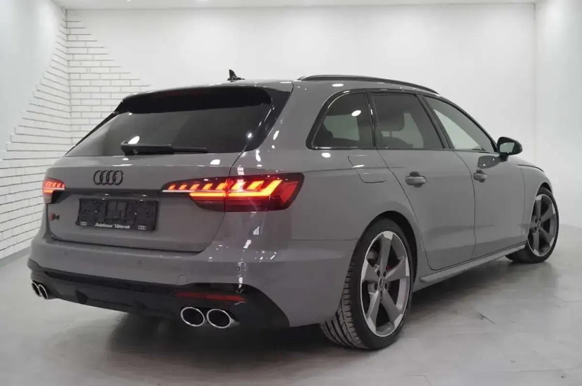 Gebraucht Audi S4 Sport 341 PS (250 kW) 2022 Quantumgrau Kombi