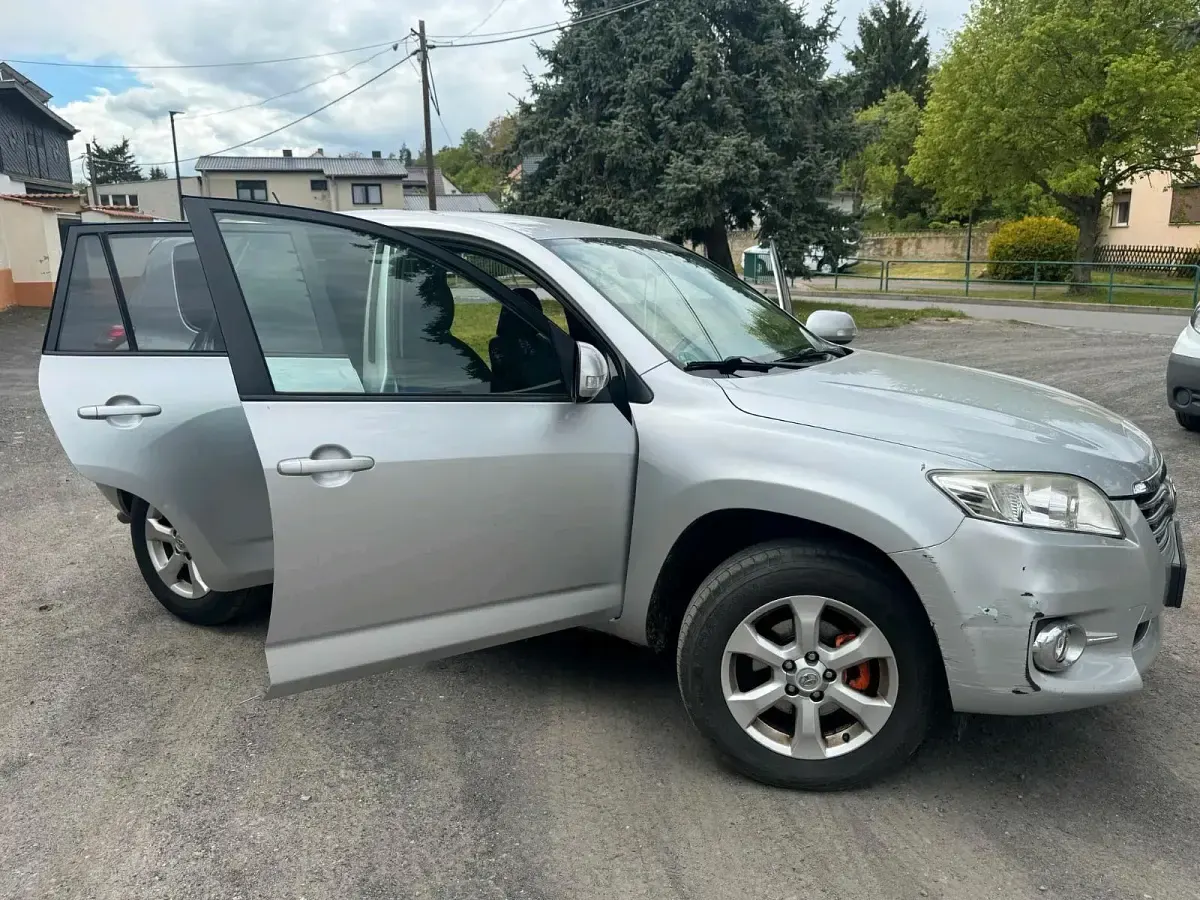 Gebraucht Toyota RAV4 150 PS (110 kW) 2010 Silber SUV