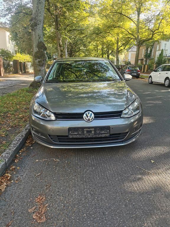 Grau Gebraucht 2015 VW Golf VII Cup Limousine | 9.800 € (Guter Preis) - Bild 1/4