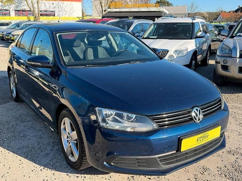 Gebraucht VW Jetta Comfortline 105 PS (77 kW) 2012 Blau Limousine
