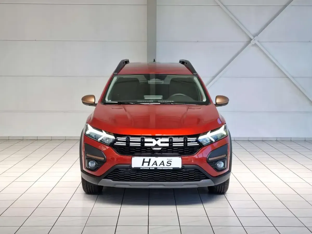 Neu Dacia Jogger Extreme 101 PS (74 kW) 2026 Terrakottabraun Van / Kleinbus