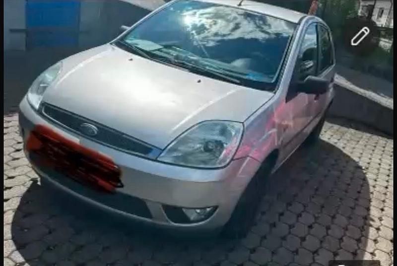 Silber Gebraucht 2003 Ford Fiesta Kleinwagen | 2.300 € (Etwas zu teuer) - Bild 1/1