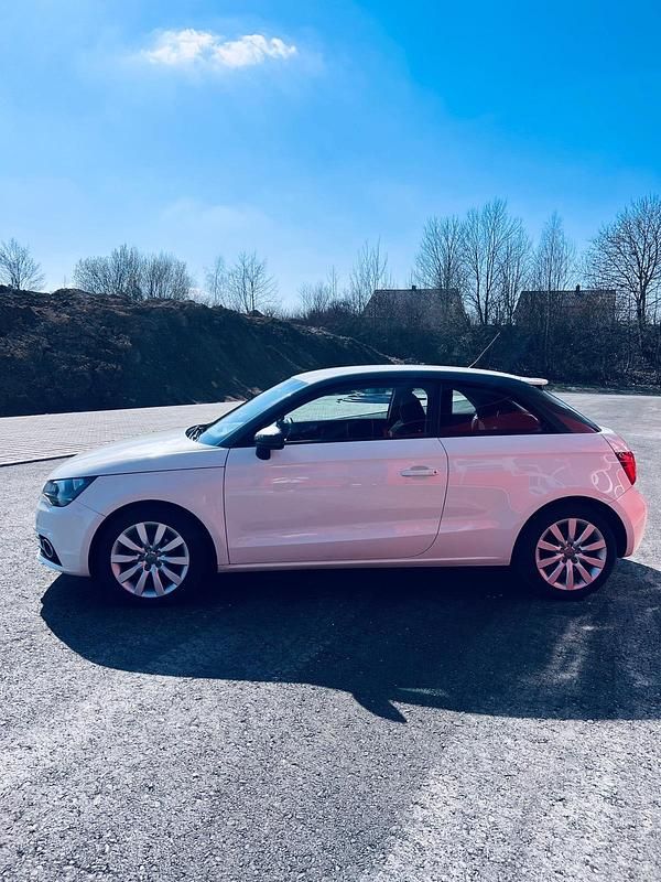 Gebraucht Audi A1 85 PS (62 kW) 2011 Weiß Kleinwagen
