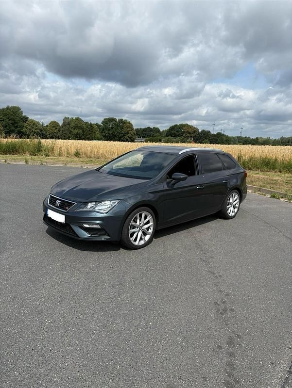 Grau Gebraucht 2018 Seat Leon FR Kombi | 15.899 € (Fairer Preis) - Bild 1/4