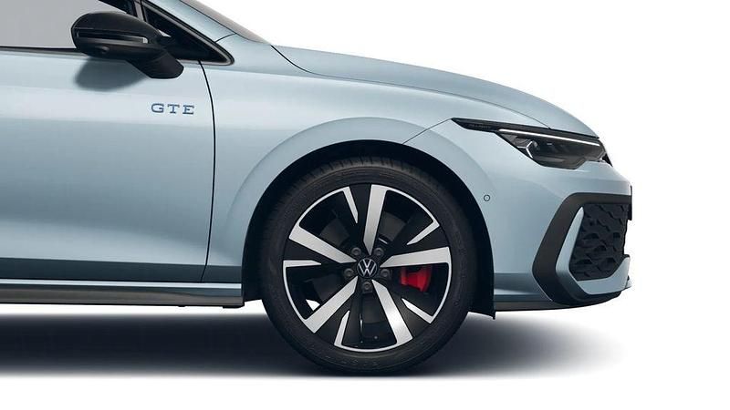 Gebraucht VW Golf VIII GTE 272 PS (200 kW) 2025 Crystal ice blue metallic / schwarz (metallic) Limousine