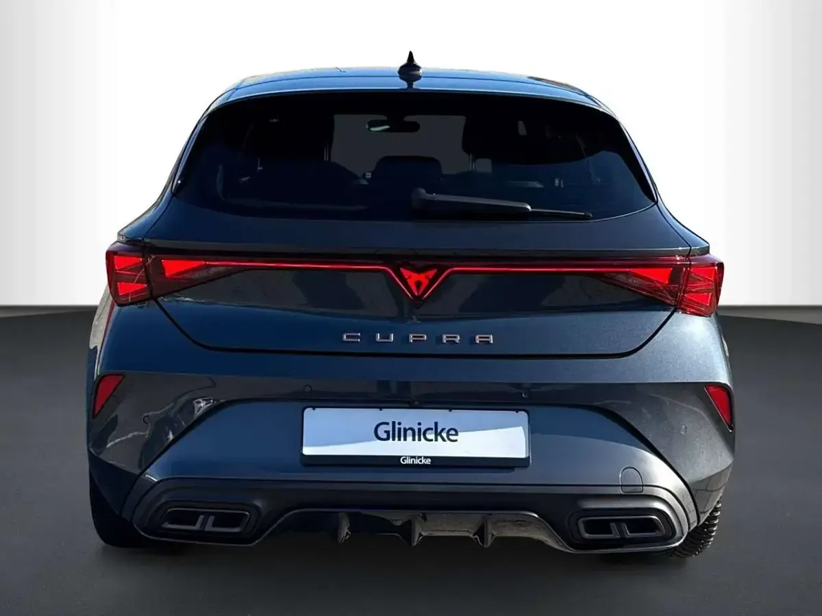 Begagnad Cupra Leon 150 HK (110 kW) 2025 Grå Sedan