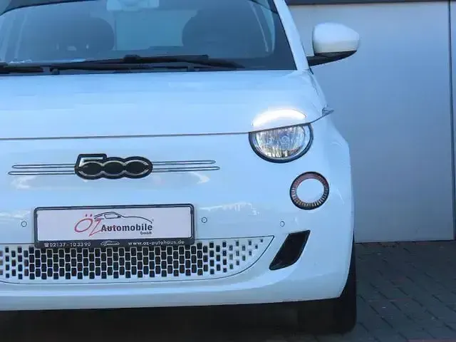 Gebraucht Fiat 500e 86 kW (118 PS) 2023 Weiß Kleinwagen