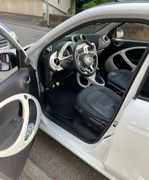 Second-hand Smart ForFour Prime 71 CP (52 kW) 2015 Alb Hatchback