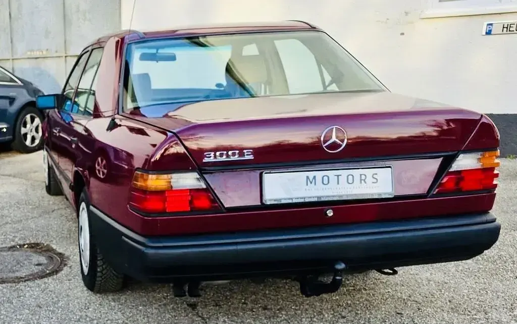 Gebraucht Mercedes 300 179 PS (131 kW) 1989 Rot Limousine