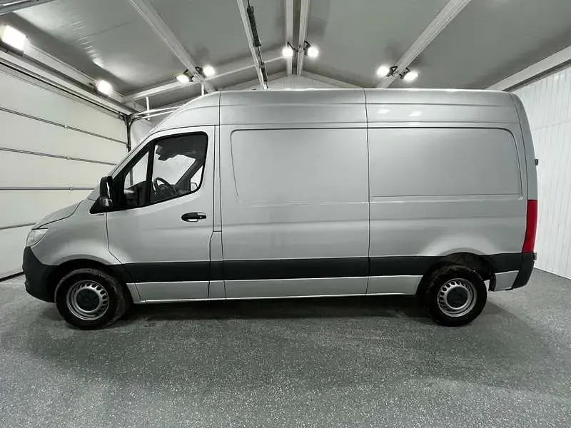Używany Mercedes Sprinter 143 KM (105 kW) 2021 Srebrny Van