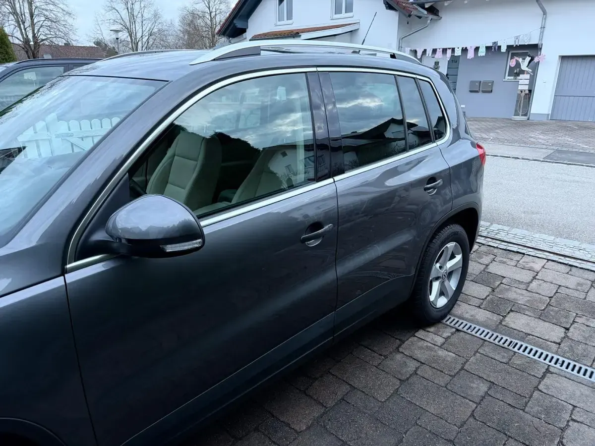 Gebraucht VW Tiguan Sportline 170 PS (125 kW) 2011 Grau SUV