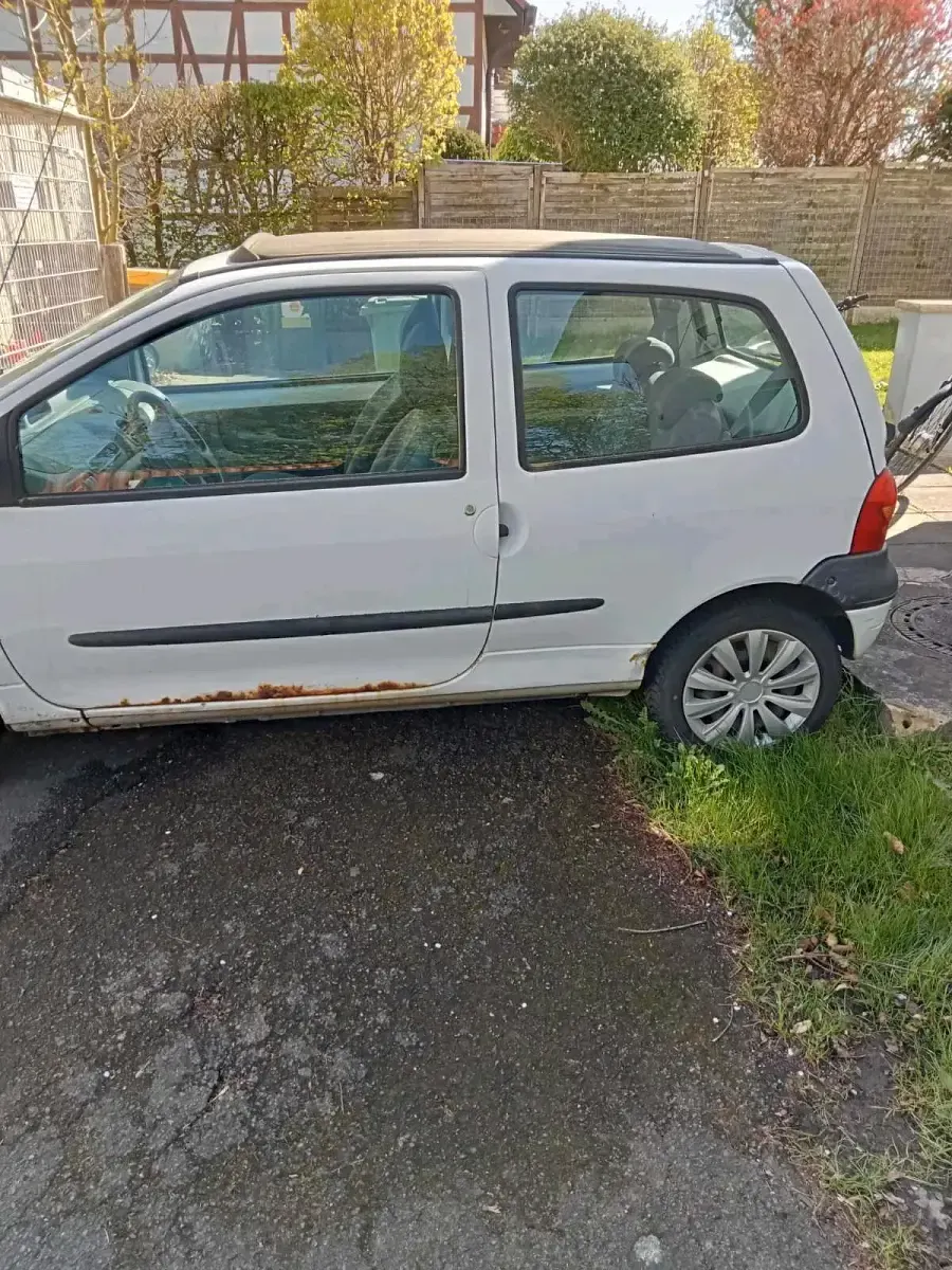 Second-hand Renault Twingo 58 CP (42 kW) 2004 Alb Hatchback