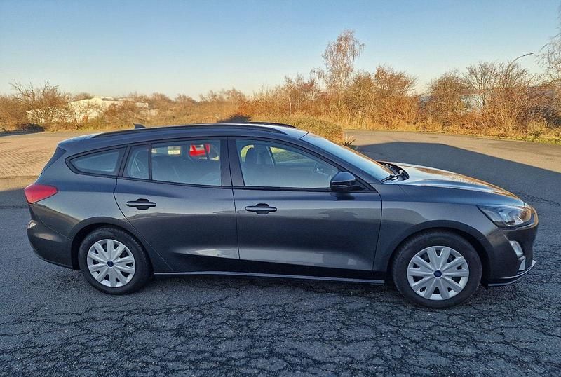 Grau Gebraucht 2019 Ford Focus Kombi | 13.000 € (Fairer Preis) - Bild 1/4