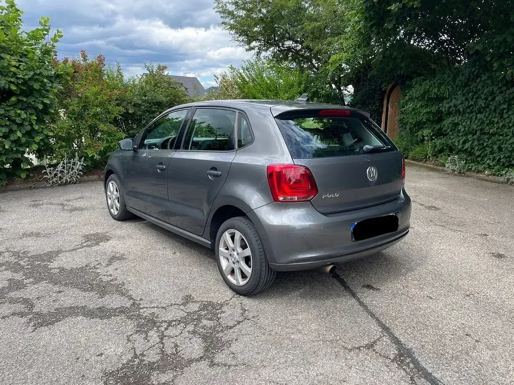 Gebraucht VW Polo 90 PS (66 kW) 2011 Grau Kleinwagen