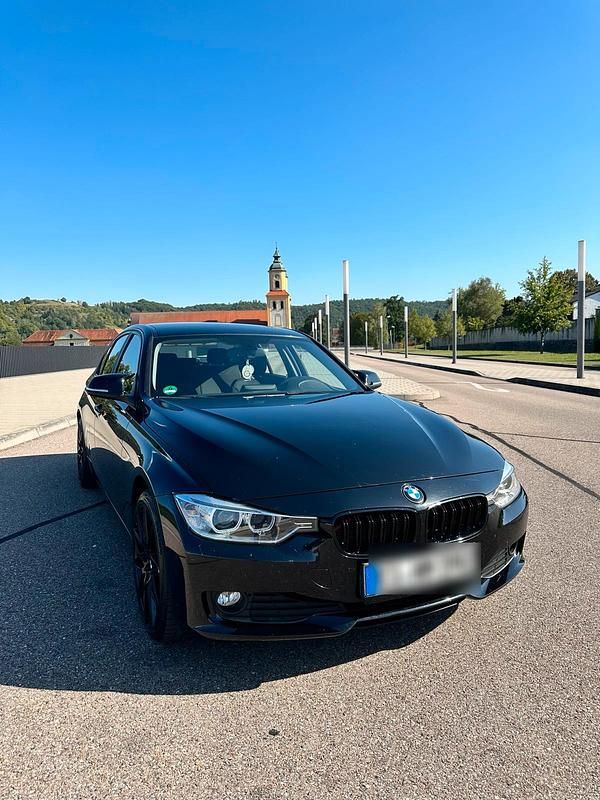 Gebraucht BMW 320 184 PS (135 kW) 2012 Schwarz Limousine