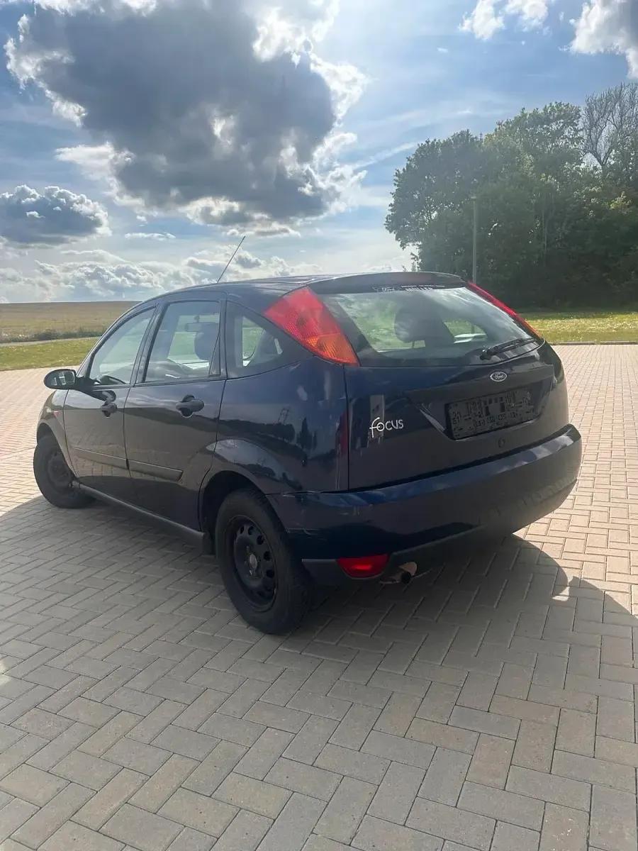 Usata Ford Focus 75 CV (55 kW) 1999 Blu Berlina