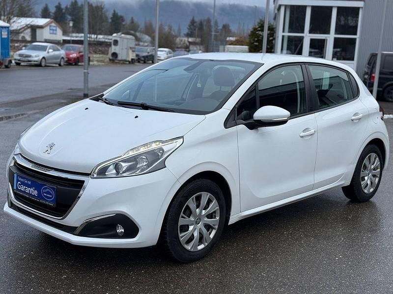 Gebraucht Peugeot 208 Active 82 PS (60 kW) 2017 Weiß Kleinwagen