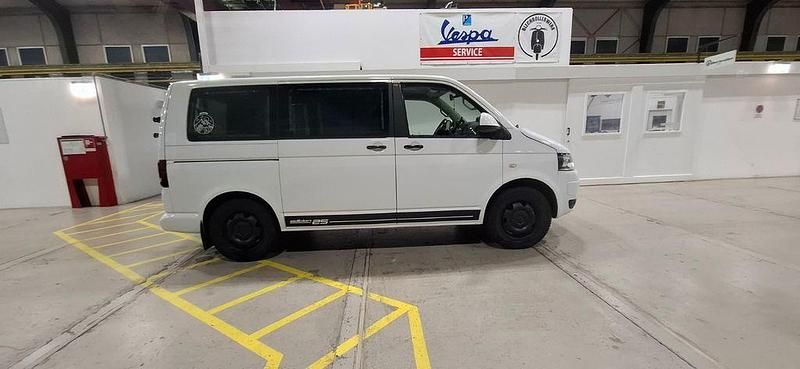 Second-hand VW Multivan 178 CP (130 kW) 2011 Alb Monovolum