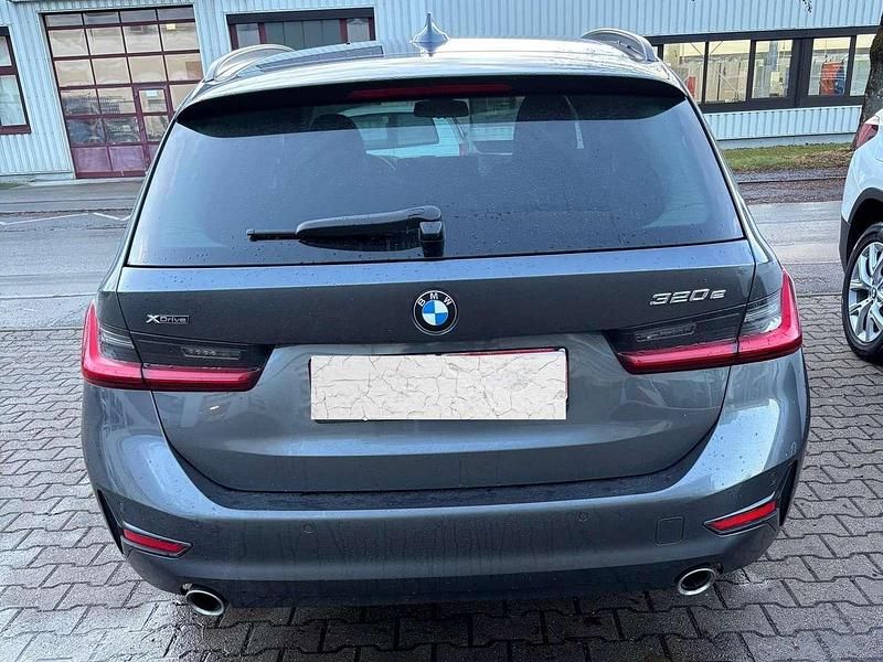Gebraucht BMW 320e Advantage 204 PS (150 kW) 2021 Grau Kombi