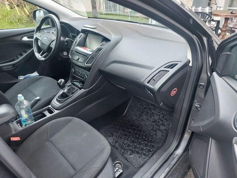 Gebraucht Ford Focus 120 PS (88 kW) 2015 Grau Limousine