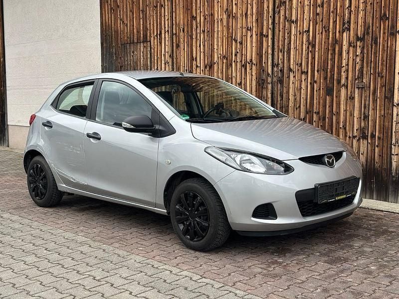 Usado Mazda 2 Impuls 75 HP (55 kW) 2008 Prateado Citadino