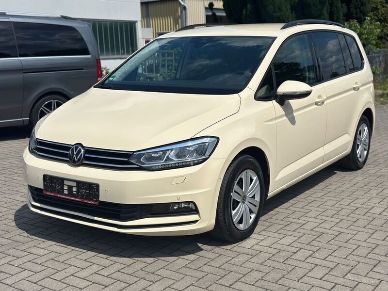 Beige Gebraucht 2022 VW Touran Van / Kleinbus | 13.700 € (Superpreis) - Bild 1/4