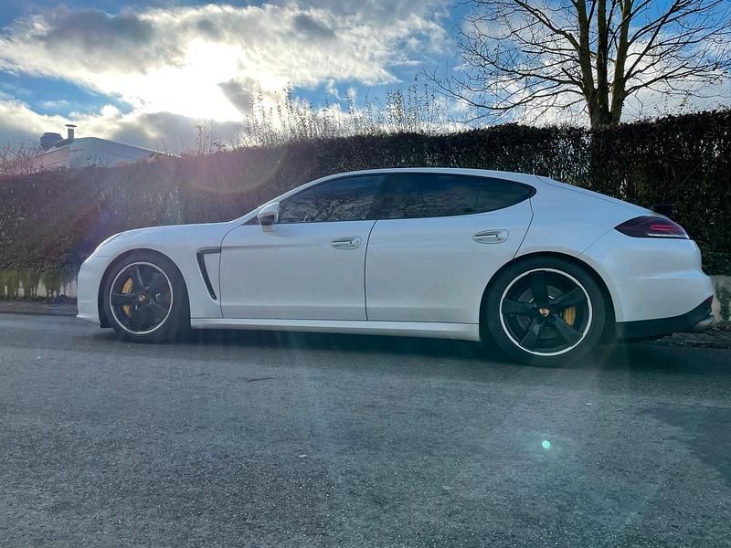 Weiß Gebraucht 2014 Porsche Panamera Turbo Limousine | 47.900 € - Bild 1/4