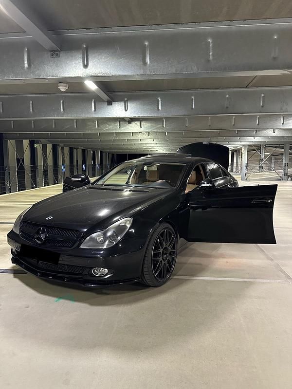 Schwarz Gebraucht 2008 Mercedes CLS500 SUV | 7.800 € (Fairer Preis) - Bild 1/4