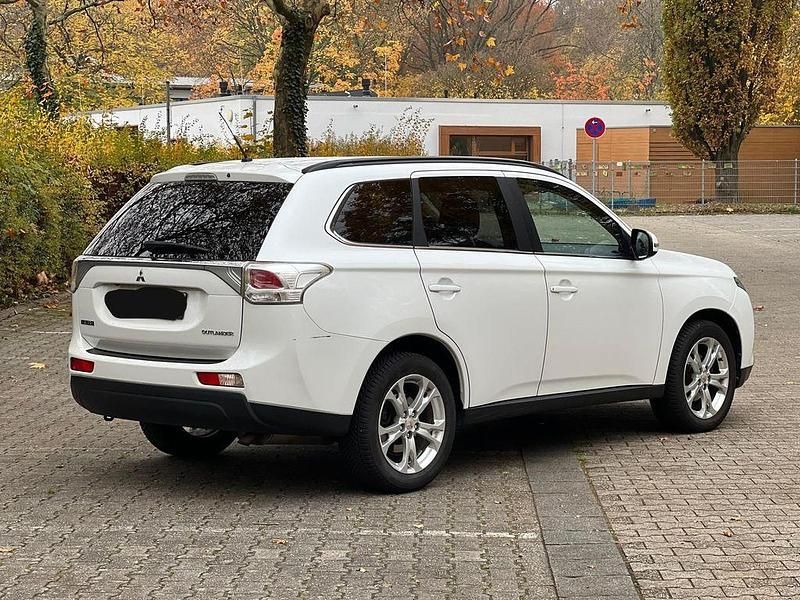 Gebraucht Mitsubishi Outlander 156 PS (114 kW) 2013 Weiß SUV