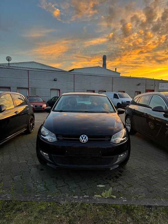 Schwarz Gebraucht 2010 VW Polo Team Limousine | 4.990 € (Fairer Preis) - Bild 1/4