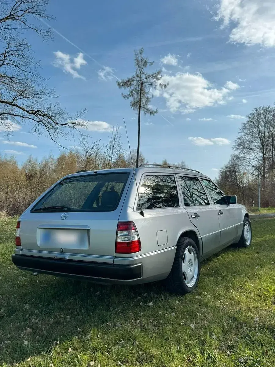 Brugt Mercedes E230 132 HK (97 kW) 1992 Sølv Stationcar